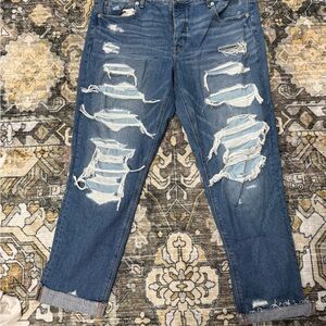 Distressed AE Tomgirl jeans